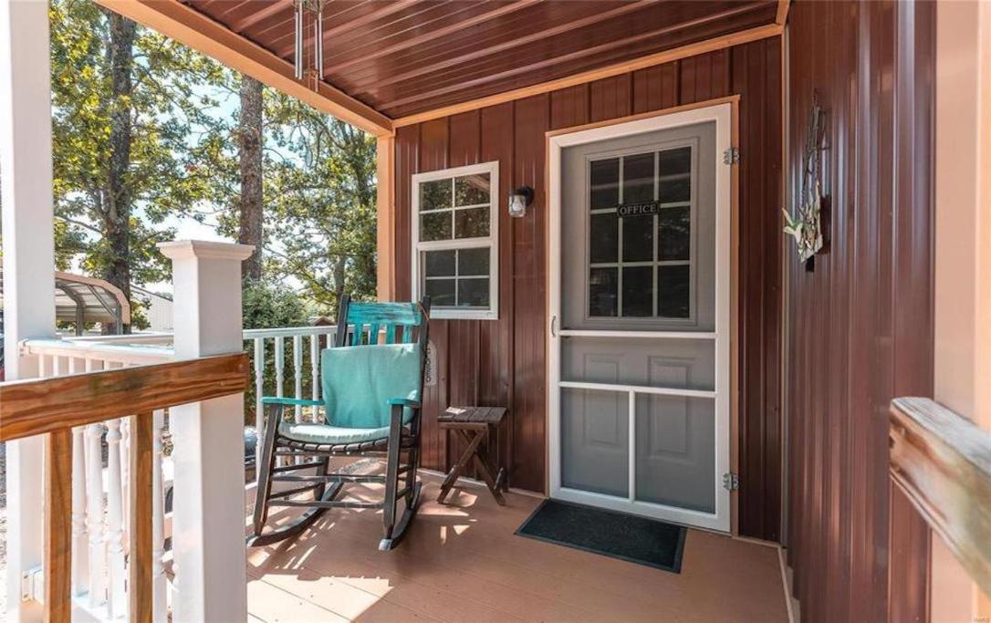 Dragonfly Meadows Guesthouse Stoutland Exterior photo